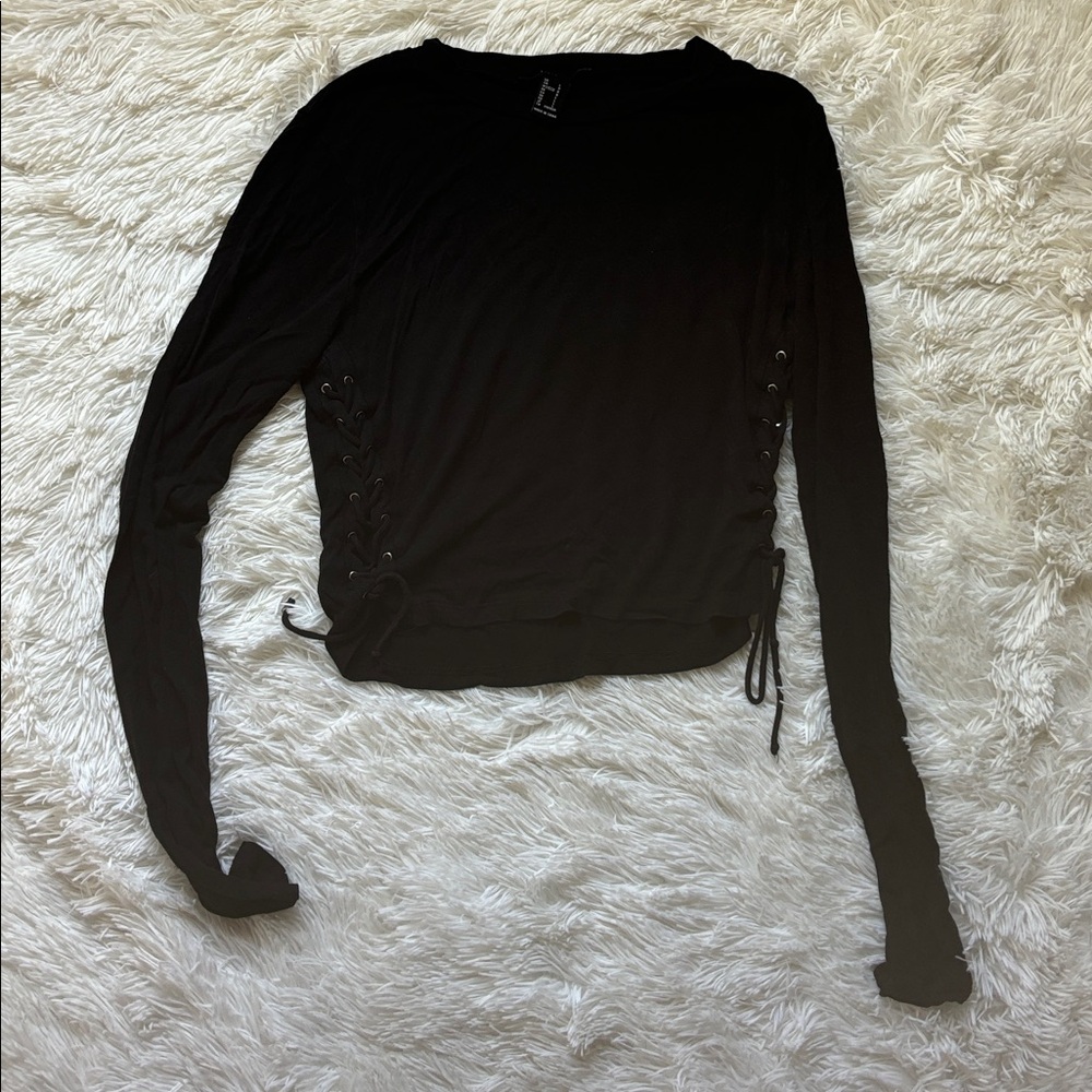 Women’s Forever 21 Black Long Sleeve Top with Lace-Up Sides L Large Cropped